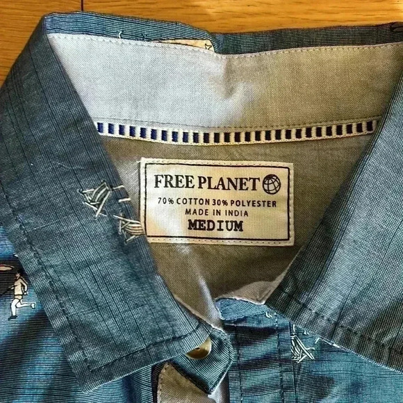 Free planet button up - Picture 2 of 3